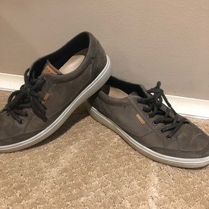 BROWN ECCO DRESS SHOES